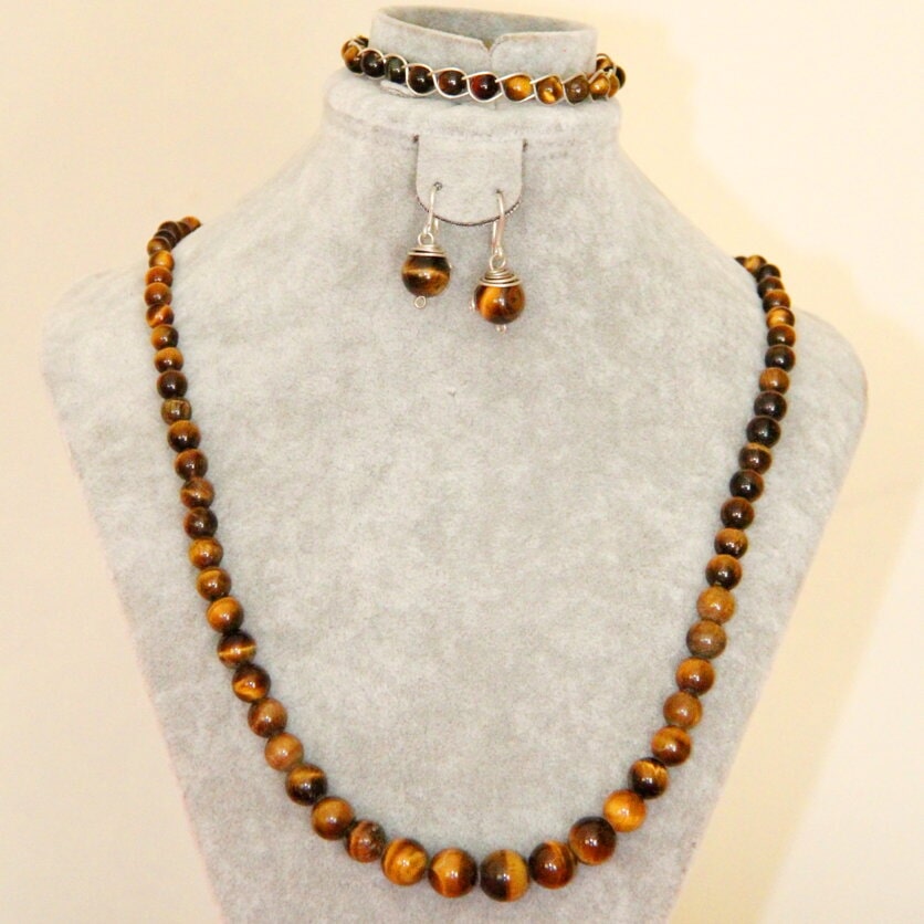 Brown beaded necklace, bracelet and earrings
